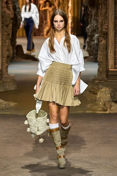 Look 38